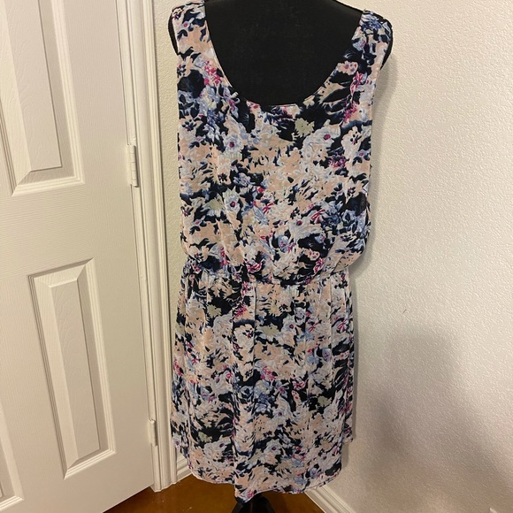 Multicolored Floral Sleeveless Dress Size 2X - Picture 2 of 3